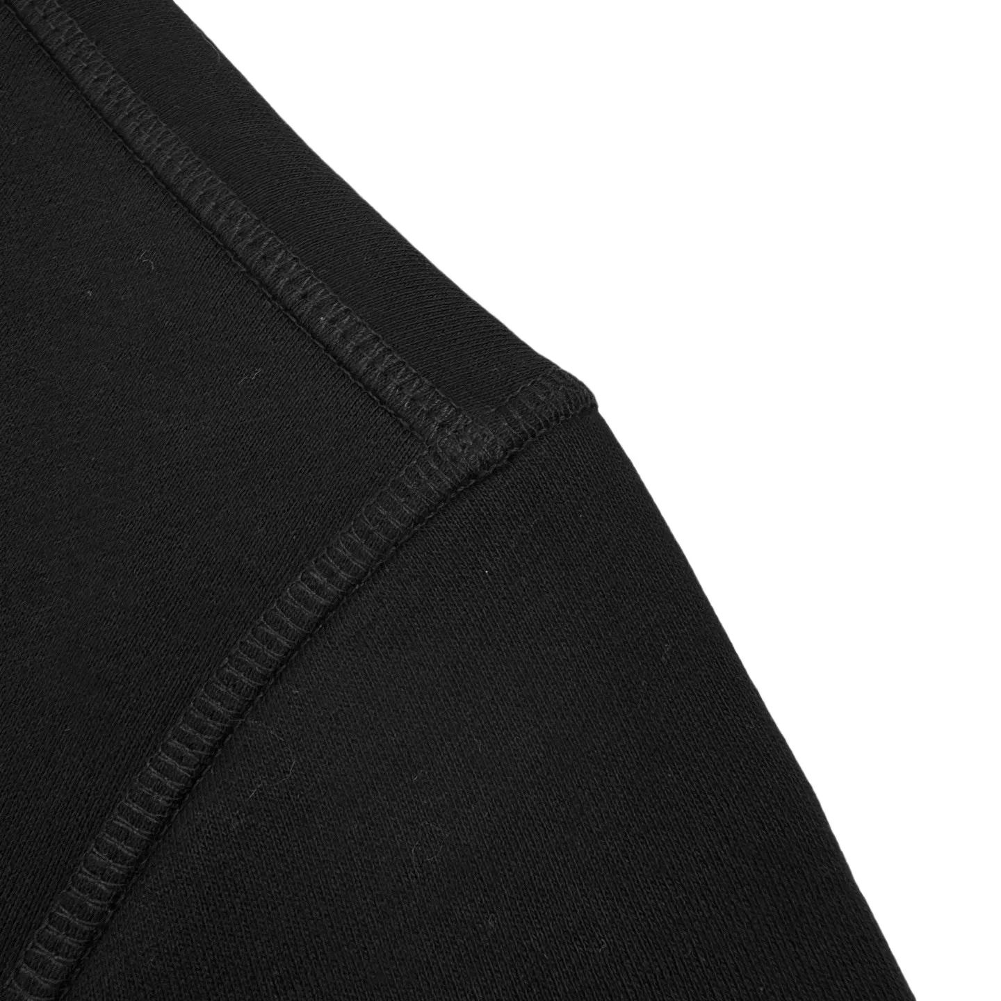 🅿️320 [Exclusive supply] Ralph Lauren pony embroidered crew neck sweatshirt (black). Original purchase and development for 1,690. The fabric is made of customized cloud-like honey cotton fleece sweatshirt material. It feels delicate and comfortable against the skin. It is based on matte gray and comes with a soft light filter. The exquisite indigo pony logo is embellished. It is highly recognizable. It has an atmosphere of freedom and vitality. A symphony of pure and smart colors. Outline high-end silhouettes with extreme simplicity and become the focus of vision. Demonstrate taste in silence, using imported machine embroidery technology. Use advanced computer control systems and precision mechanical components to achieve iconic pony embroidery operations. High precision. The lines are smooth and delicate, using the Hasuo process. Sewing with specific machines. Hasuo has high fastness and adds visual effects. It is time-consuming and labor-intensive, and the fabrics have been washed. It has a better hand feel and texture. It is not easy to deform and is not easy to shrink. Not easy to fade and maintain long-lasting beauty. Size:S-M-L-XL